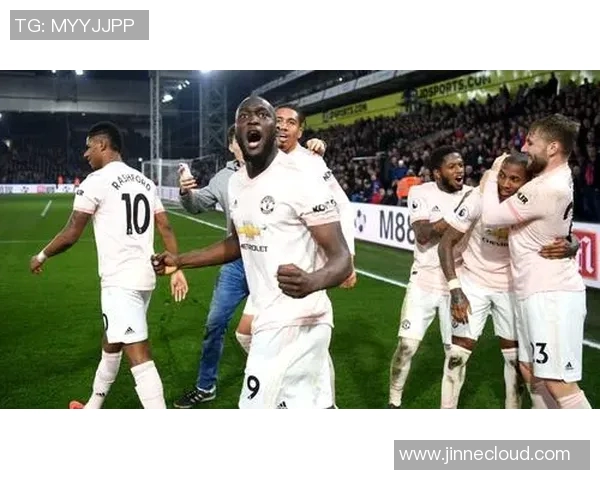 卢卡库重返赛场展现强大实力引发球迷热议与期待